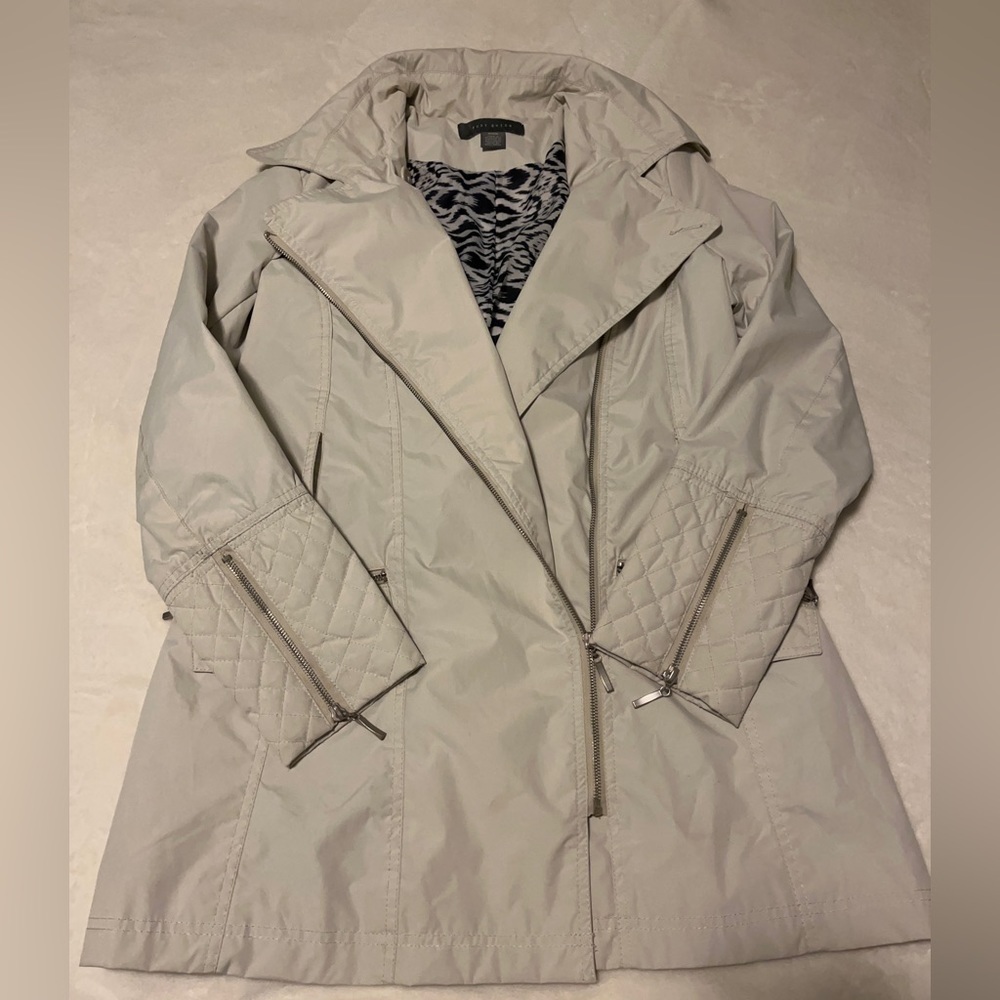 Suzy Shier Rain Coat 🧥 - Picture 12 of 15